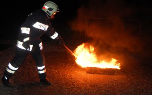 Umgang mit tragbaren Feuerlöschern 2012